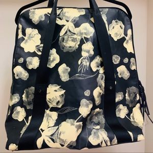 Large Authentic Lululemon Duffle/Gym/Yoga Bag